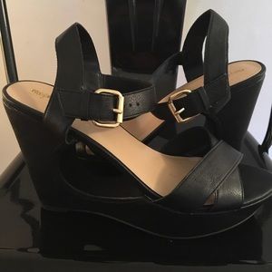 NWOT TARGET Mossimo Cut-out Platform Wedge Sandals